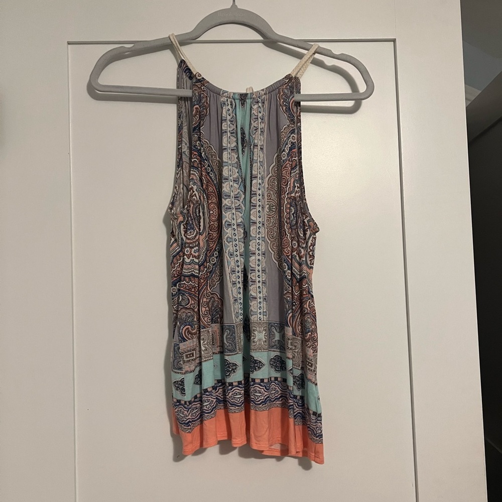 deletes patterned tank top, size small